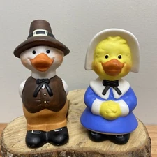 Chicken Salt & Pepper Shakers Ceramic Pilgrim Thanksgiving Mr. & Mrs. 