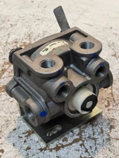 Bendix 109002 R-12P Pilot Relay Valve with 296010 Bracket | 909828