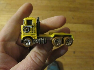 HOT WHEELS 1981 Semi Truck Dirt Track Builder Yellow Loose