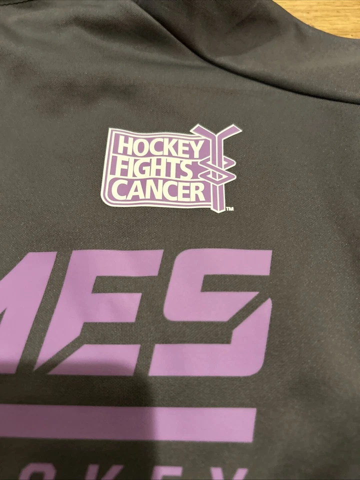 Sudadera con Capucha Fanatics NHL Calgary Flames Gris "Hockey Lucha contra el Cáncer" Talla L Para Hombre Nueva con Etiquetas Foto 3 de 4