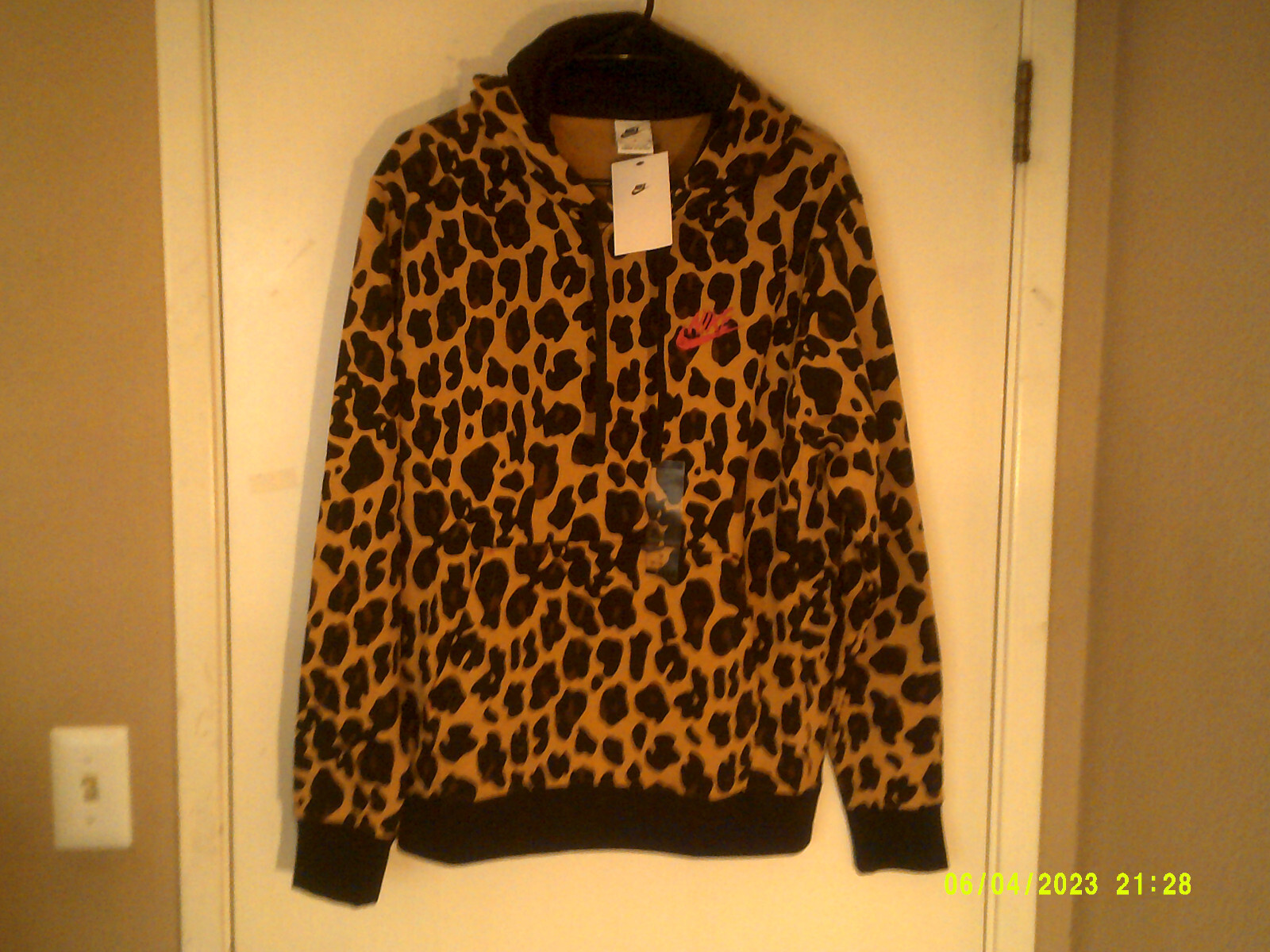 NEW NIKE NSW Club Fleece Leopard Print P/O Hoodie MEN'S BEIGE MED  FB9045-722