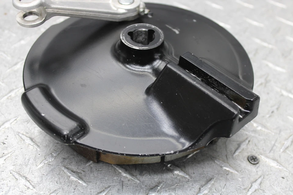 Yamaha XT550 1982 montaje de tambor de freno trasero Foto 3 de 4