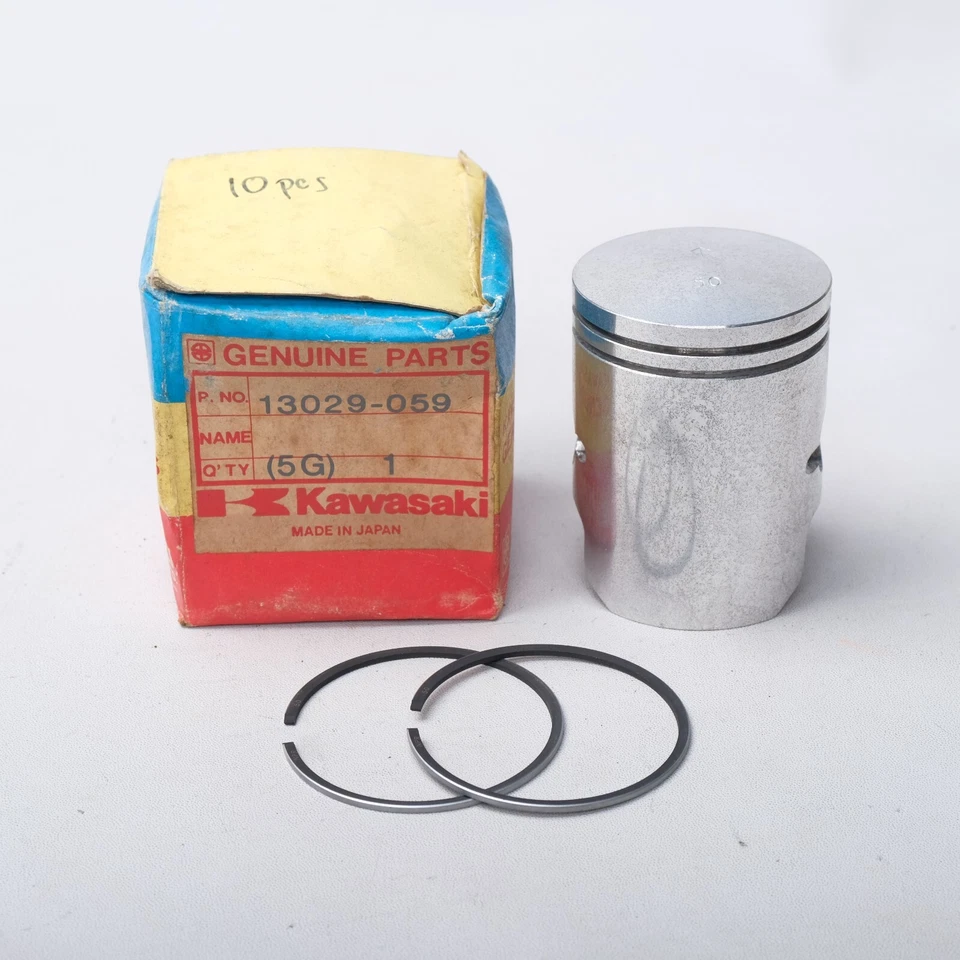 Pistón y anillo Kawasaki G5 G7 KH100 KE100 KM100 KV100 de gran tamaño 0,50 13029-059 Foto 3 de 4