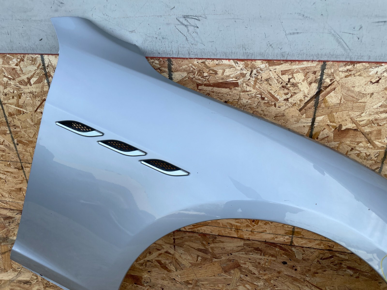 RIGHT SIDE FENDER ASSEMBLY OEM 42K 14-19 MASERATI GHIBLI S