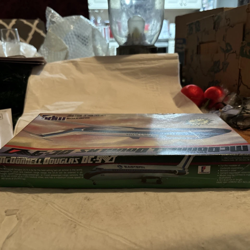 Airplane McDonnell Douglas DC9 - Image 4 of 4