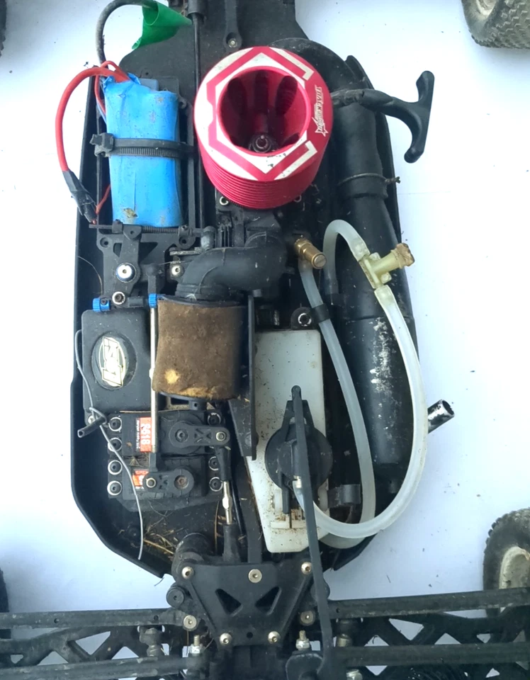 Losi 8ight 1/8 Nitro Buggy - Image 2 of 4