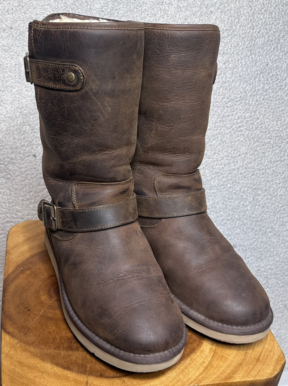 UGG Sutter Moto Leather Boots Size 8. S/N 1005374 Patina