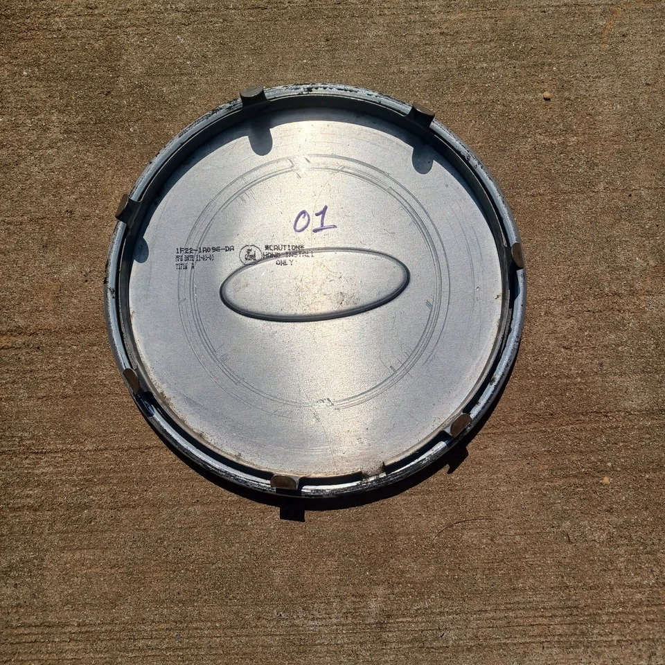Ford Windstar center cap 2001-2003 part number 1F22 1A096 DA 01 - Image 3 of 3
