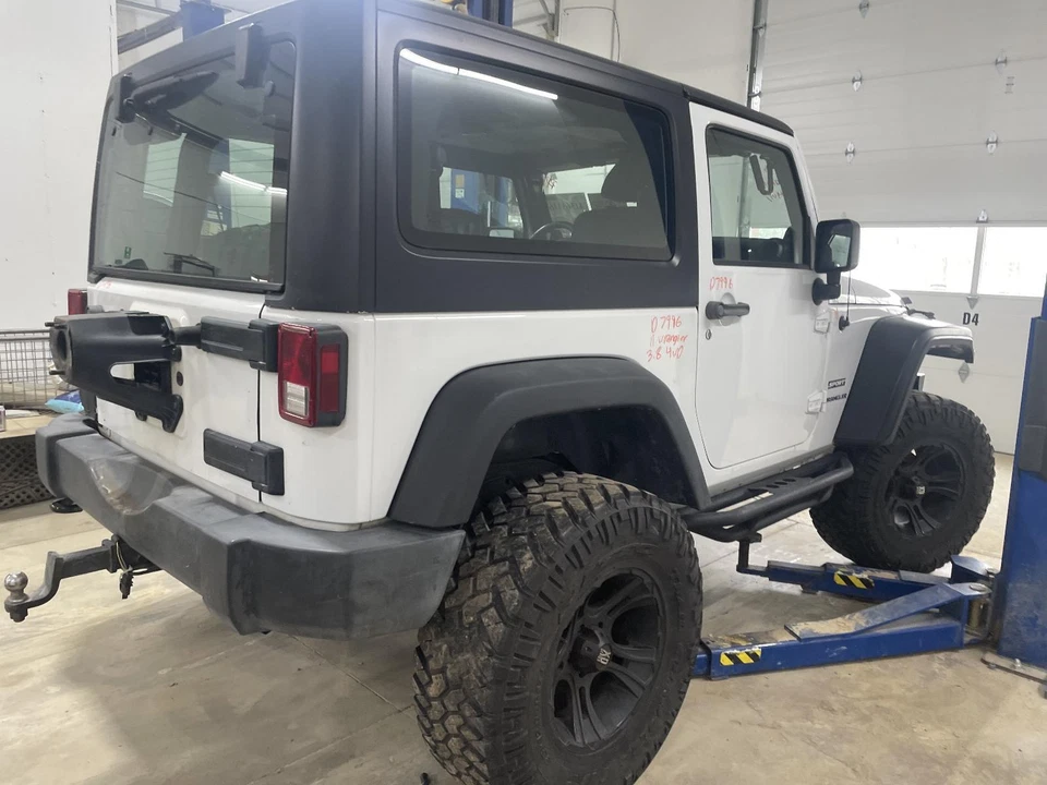 Used Front Right Seat Belt Front fits: 2011 Jeep Wrangler 2 Dr bucket seat passe Foto 3 de 4