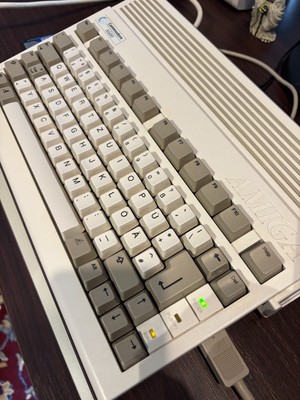 Commodore Amiga A600 in excellent condition, including power supply and upgrades