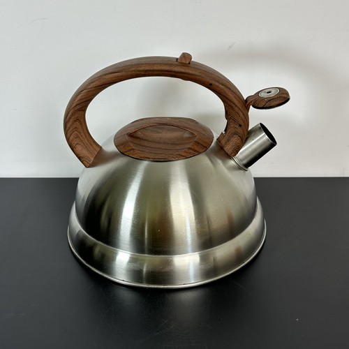 Frigidaire Bollitore per tè fischietto acciaio inox manico morbido legno finto 3,2 qt. - Foto 3 di 8