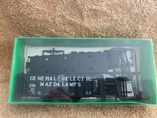 Bowser AFC 70 Ton 2 Bay Covered Hopper Kit G E Mazda Lamps HO scale Made in USA