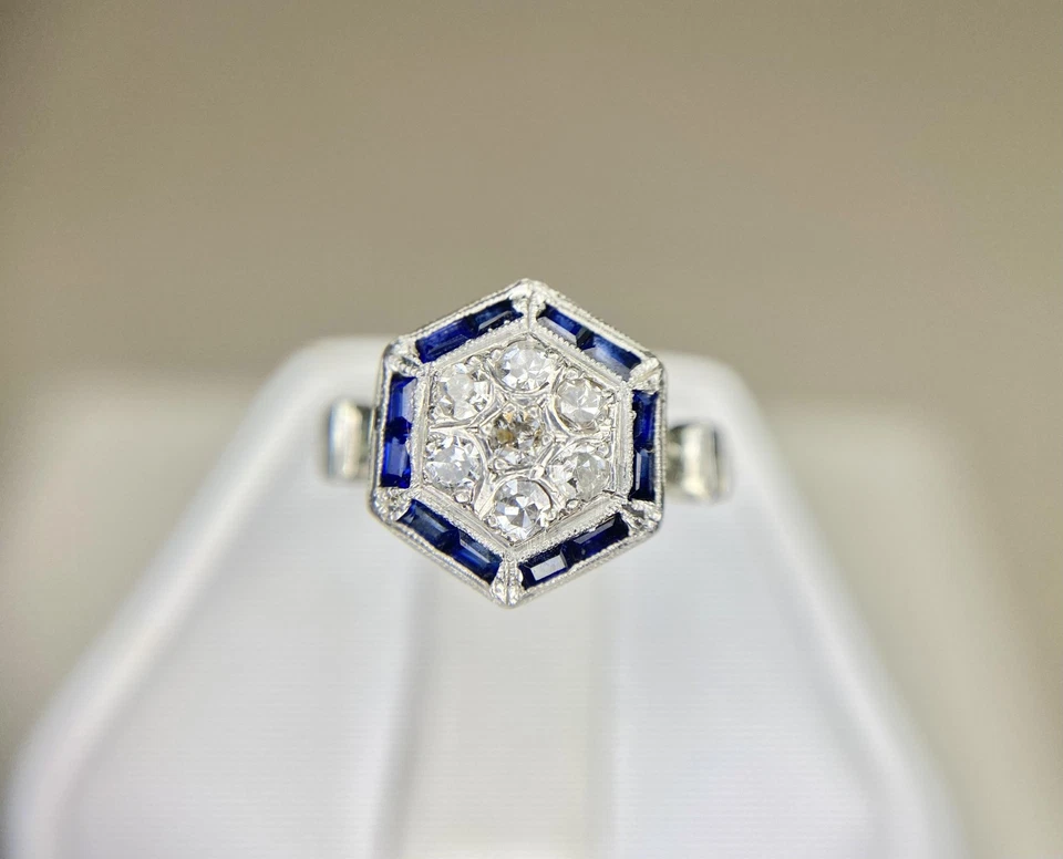 Vintage Art Deco 18k White Gold Round Diamond Sapphire Filigree Ring - Image 3 of 4