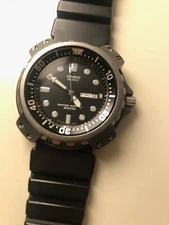 PRICE REDUCED! Vintage Casio Divers Watch MD-703-1AV 200M. Collectible classic!!