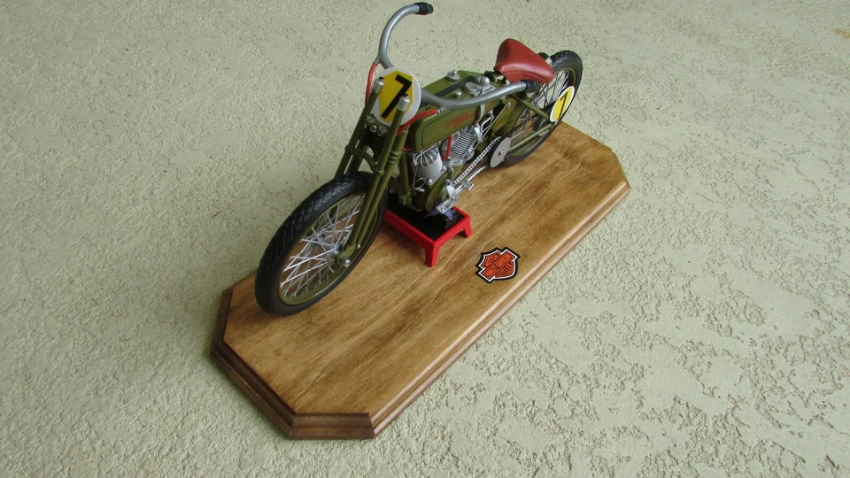 Harley Davidson V 1917 doble tabla pista corredor motocicleta y piloto de lujo 1:6  Foto 4 de 4