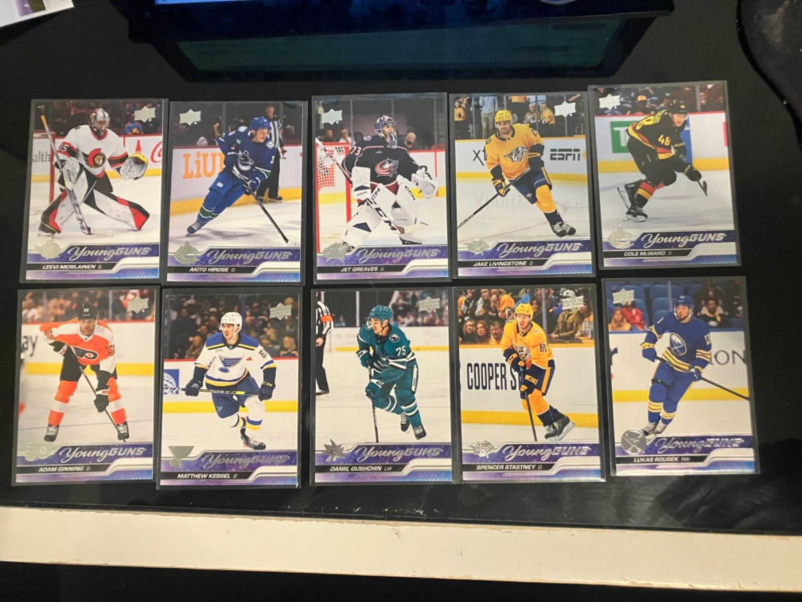 2023-24 UPPER DECK SERIES 1 YOUNG GUNS LOT OF 30 NO DOUBLES - Picture 4 of 4