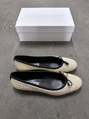 Manolo Blahnik Veralli 10 Raffia Flats Light Khaki & Black 40 $725 - Picture 7 of 9