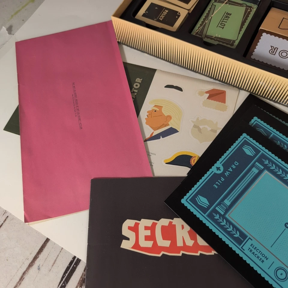 Secret H1tler Juego de Mesa Estrategia Traición Kickstarter + Folleto de Cuentos + Pegatina Foto 3 de 4