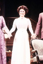 Elizabeth Taylor's curtain call after British stage debut a charit- Old Photo