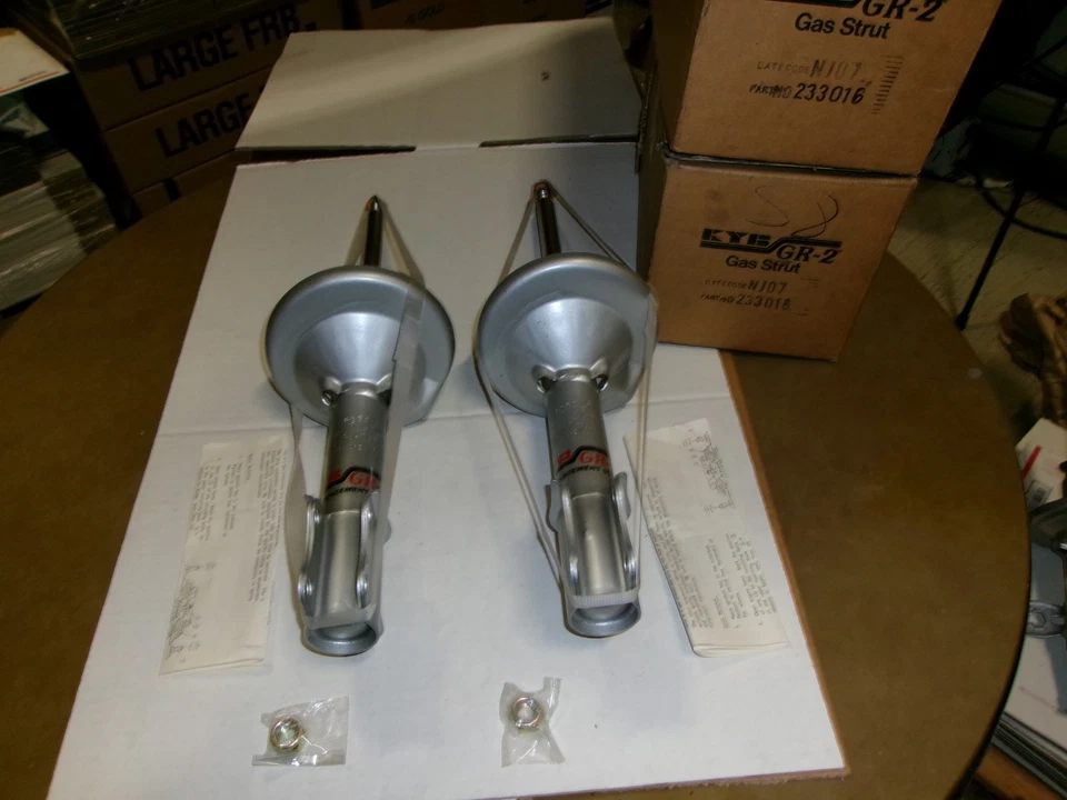 PAR KYB GAS 233016 SERVE: 1983~1987 MAZDA 626 TRASEIRO~AMBOS TRASEIROS - Imagem 4 de 4