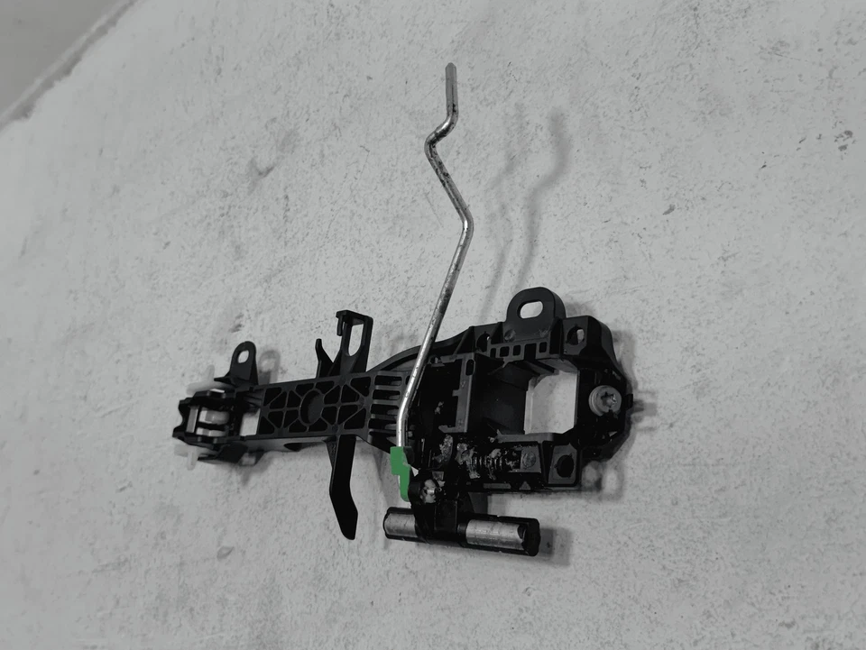 Toyota RAV4 2019-2025 puerta delantera izquierda lado del conductor manija exterior base OEM Foto 2 de 4