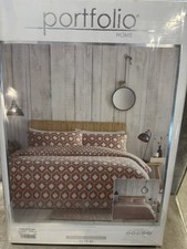 BNWT king Sized Bedding Set 48% Cotton terra cotta chevron pattern 