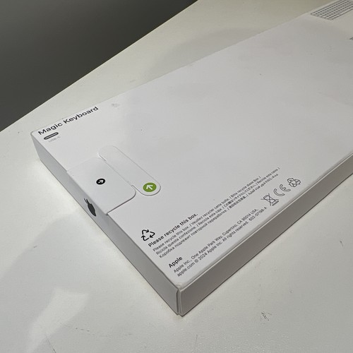 Apple Magic Keyboard Wireless (USB-C) International English White Original NEW - Picture 4 of 4