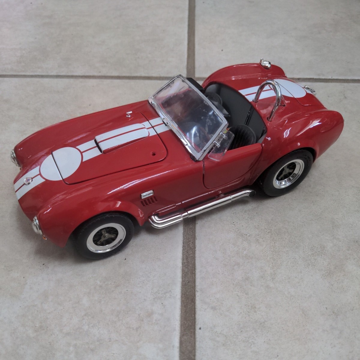 Vintage 1:18 Scale Size Road Signature Red 1964 Shelby Cobra 427