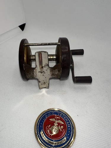Antique Bakelite Baitcast Reel No. 4250 no other markings Solid shape Vintage - Picture 3 of 4