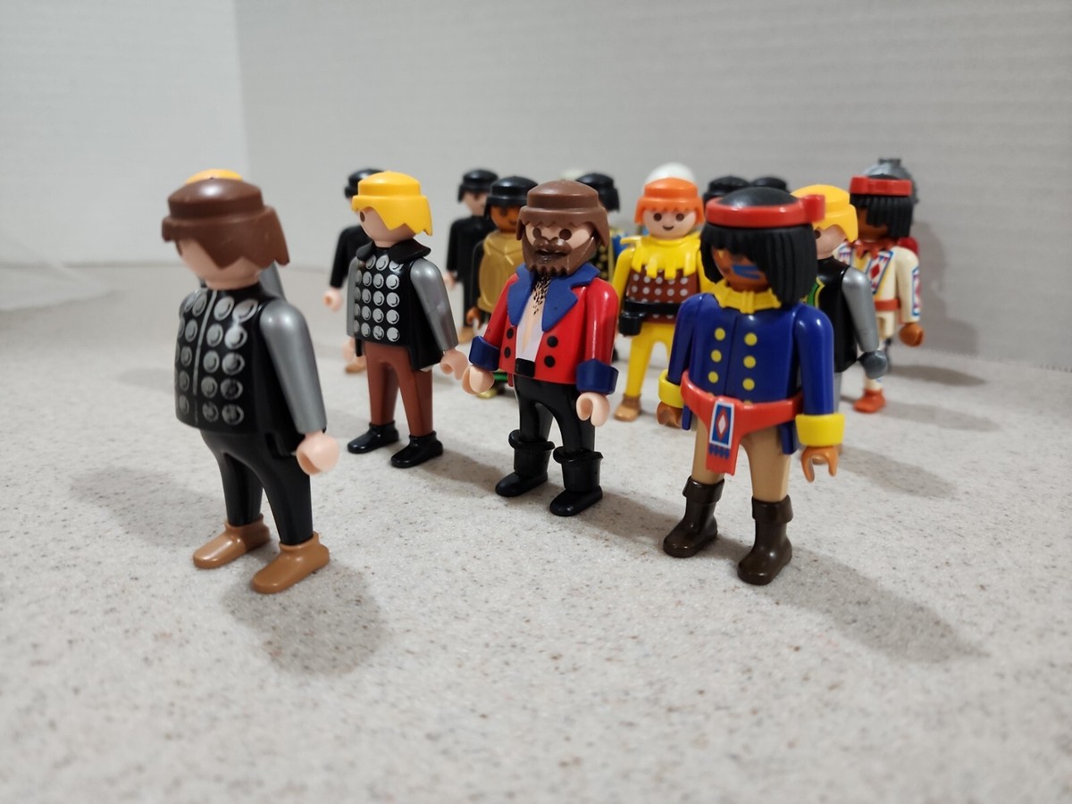 廃盤品　playmobil 3233 庭師　希少 Amazon.com: PLAYMOBIL Grandparents with Baby : Toys & Games