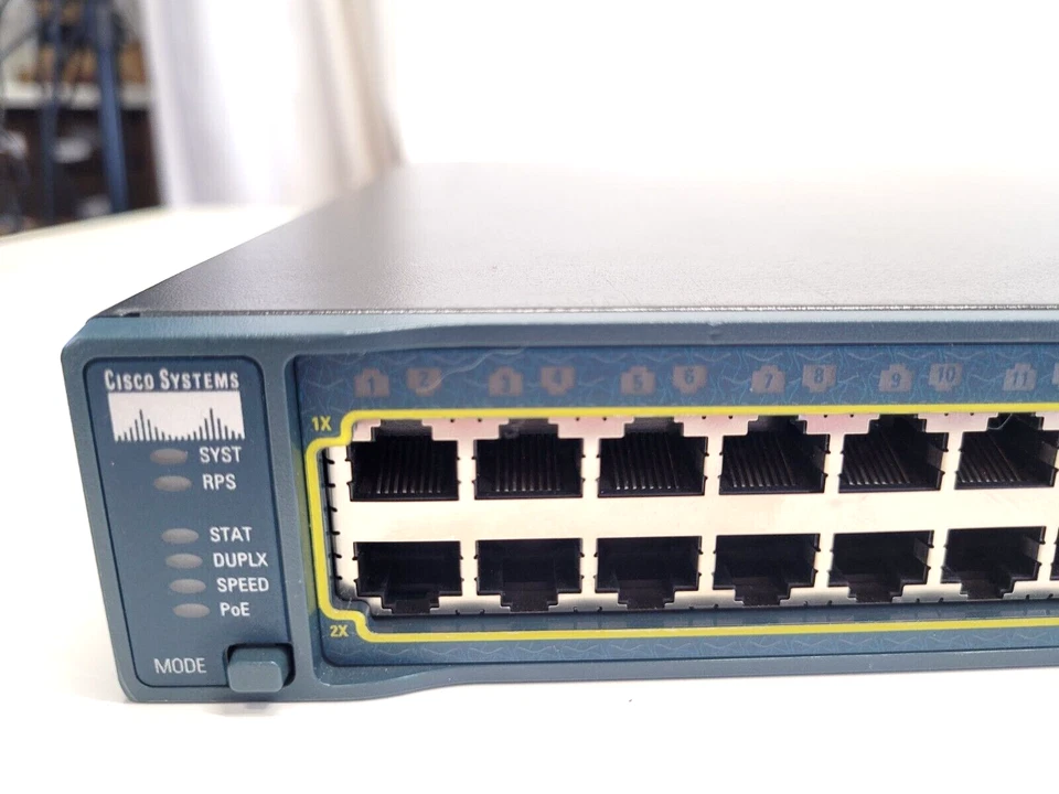 Conmutador PoE Gigabit de 48 puertos Cisco Catalyst WS-C3560G-48PS-S 15,0 Foto 3 de 3
