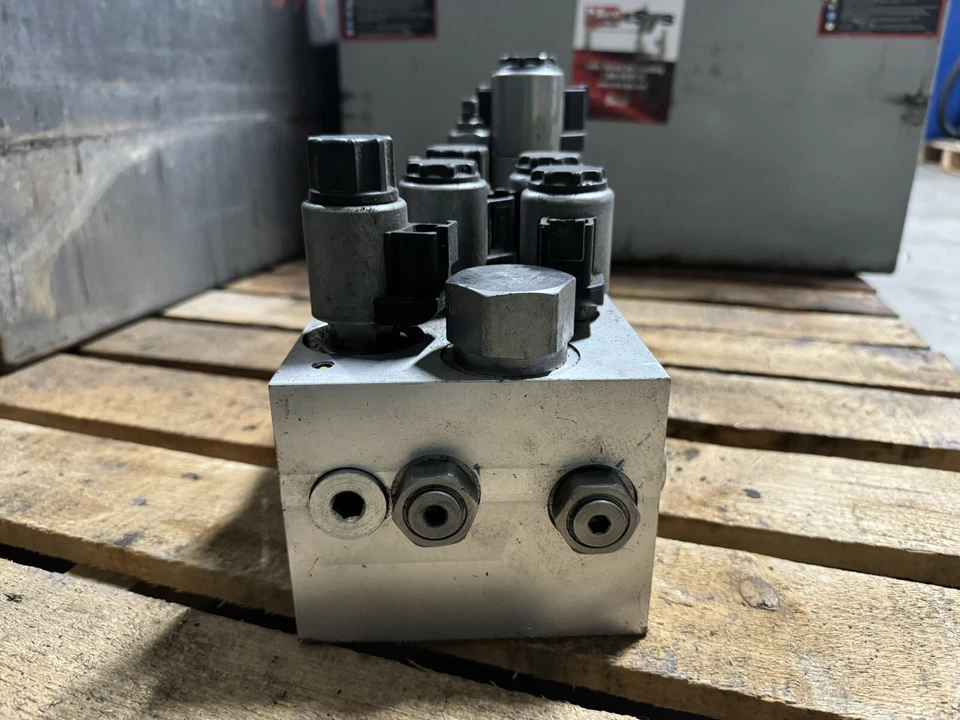 CARRETILLA ELEVADORA JUNGHEINRICH VÁLVULA HIDRÁULICA DE 3 CARRETES 97L7211022 (LEER DESCRIPCIÓN) Foto 2 de 4