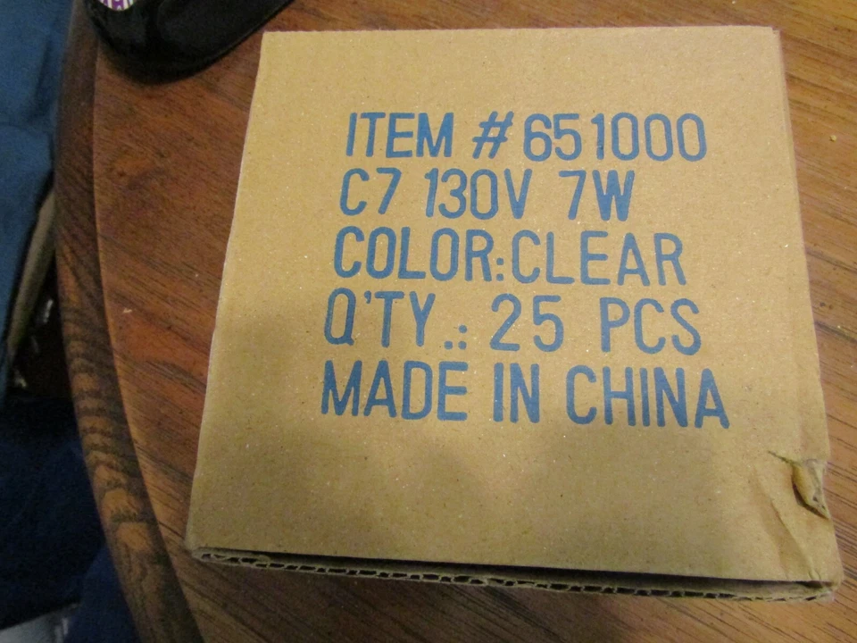 NEW IN BOX of 25 C7 130V Clear CHRISTMAS 7W Light Bulbs - Image 3 of 4