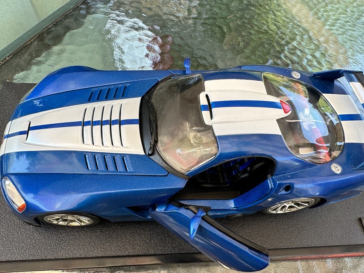Hot Wheels ダッジ・バイパー 1/18 s-l400.jpg