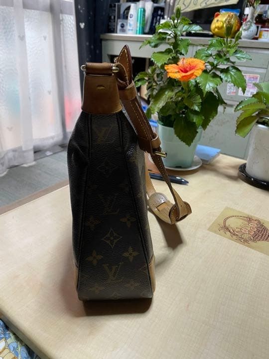 Final Price Reduction Authentic Item Exterior is … - image 2