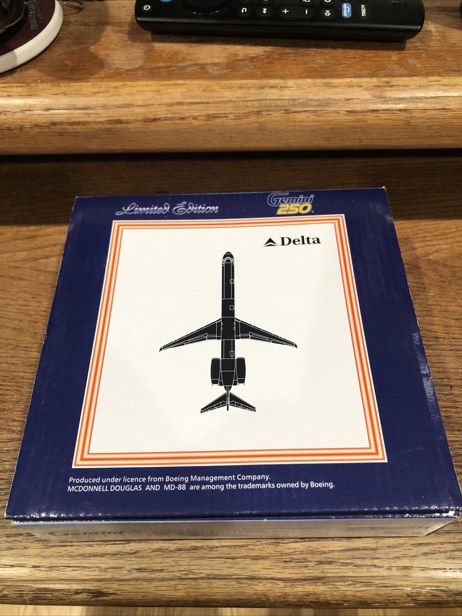 Gemini Jets 250 Delta Air Lines MD-88 N902DE Diecast Model Plane 1