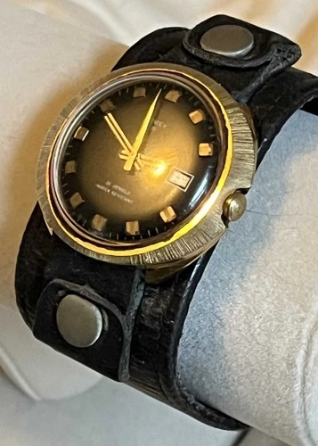 Vintage UFO Timex 21 Jewels Date Yellow Gold Plated Watch w/cool wrist band
