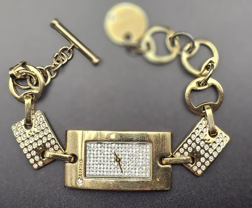 Reloj de cuarzo DKNY para mujer tono dorado - esfera y correa con aspecto de diamante - funciona Foto 3 de 4