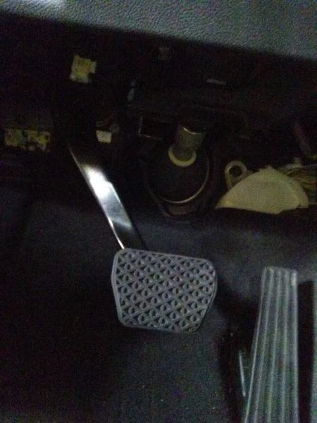 BMW 330i 2019 sedán pedales de freno de gasolina 2,0 litros automático Foto 2 de 4