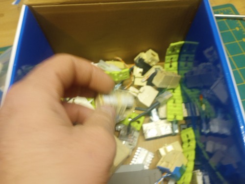 Large Lot Of Cat 5 Tipe Cable Connectors - 第 11/17 張圖片