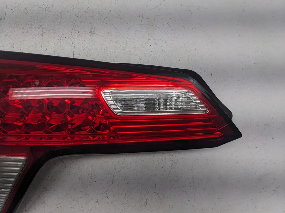 Luz trasera interior izquierda del conductor Honda HR-V 2019-2022 TL7 Foto 3 de 4