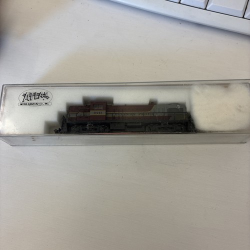 Locomotora Canadian Pacific CP #8441 granate nueva en caja N Atlas/KATO 42015 ALCO RS-3 | Condition: New