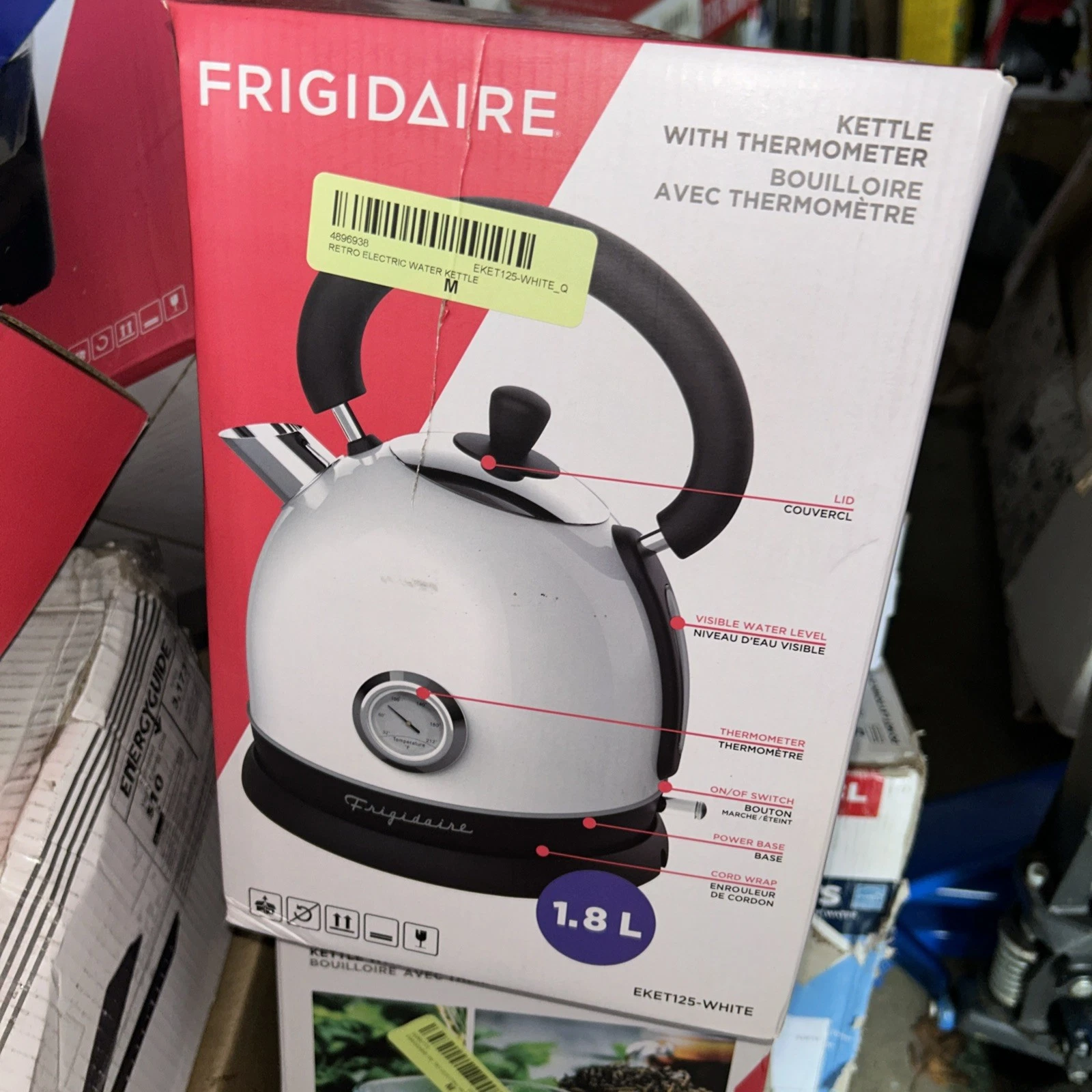 Frigidaire EKET125-WHITE Retro Electric Hot Water Kettle with Speed Boil Tech