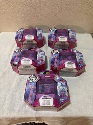 My Little Pony Izzy Mini World Moonbow Crystal Keychain Mini World Magic Hasbro