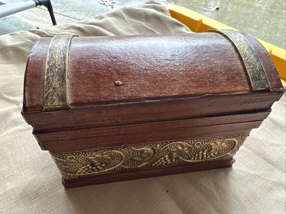 Paper Mache Nesting Box Red Gold Grape Motif 9"L 6.5"H 5.5"W Made In Philippines - Image 3 of 4