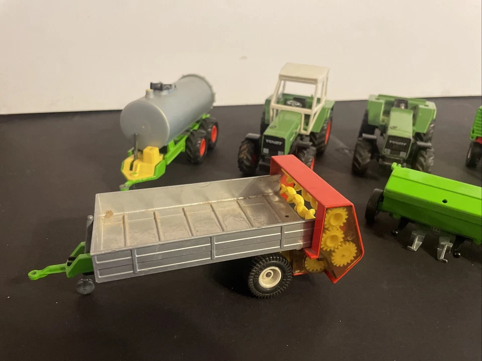 Lote de metal fundido a presión tractor Fendt Favorit con remolques Foto 4 de 4