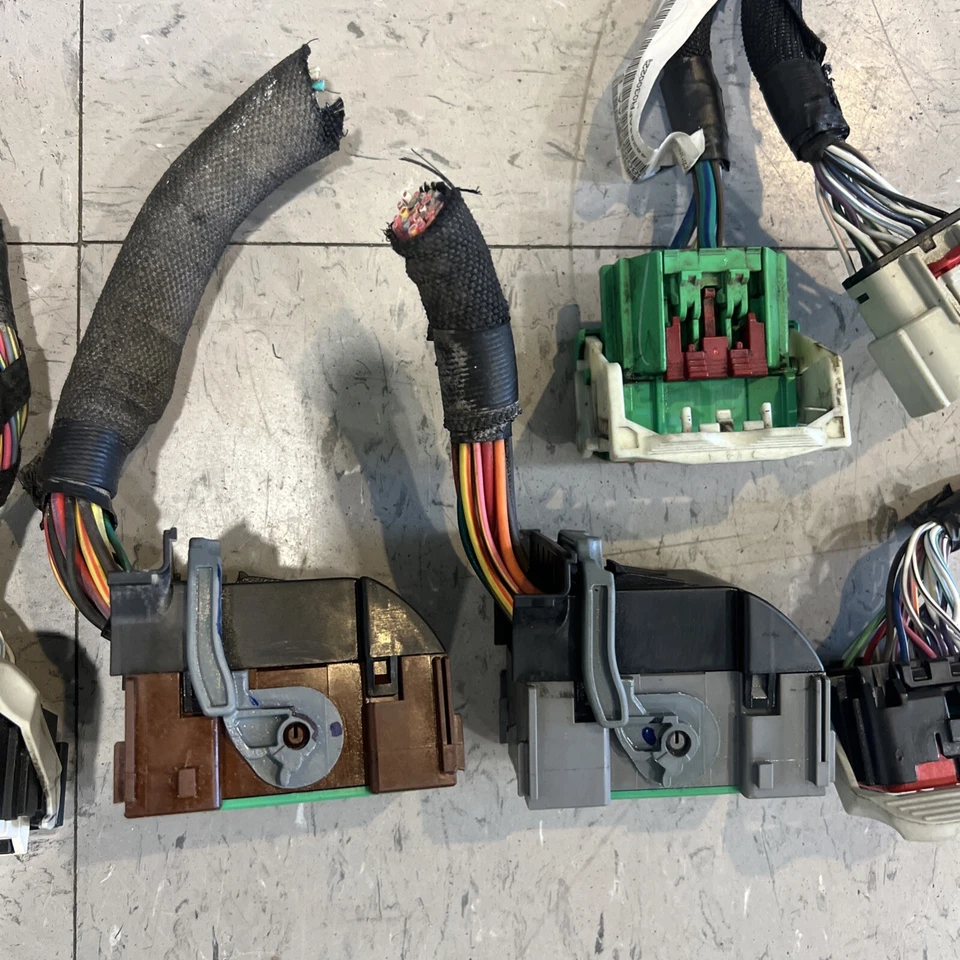 Dodge Ram 1500-2500 TIPM 2007-2008 caja de fusibles cableado arnés enchufes 68059522AA Foto 3 de 4