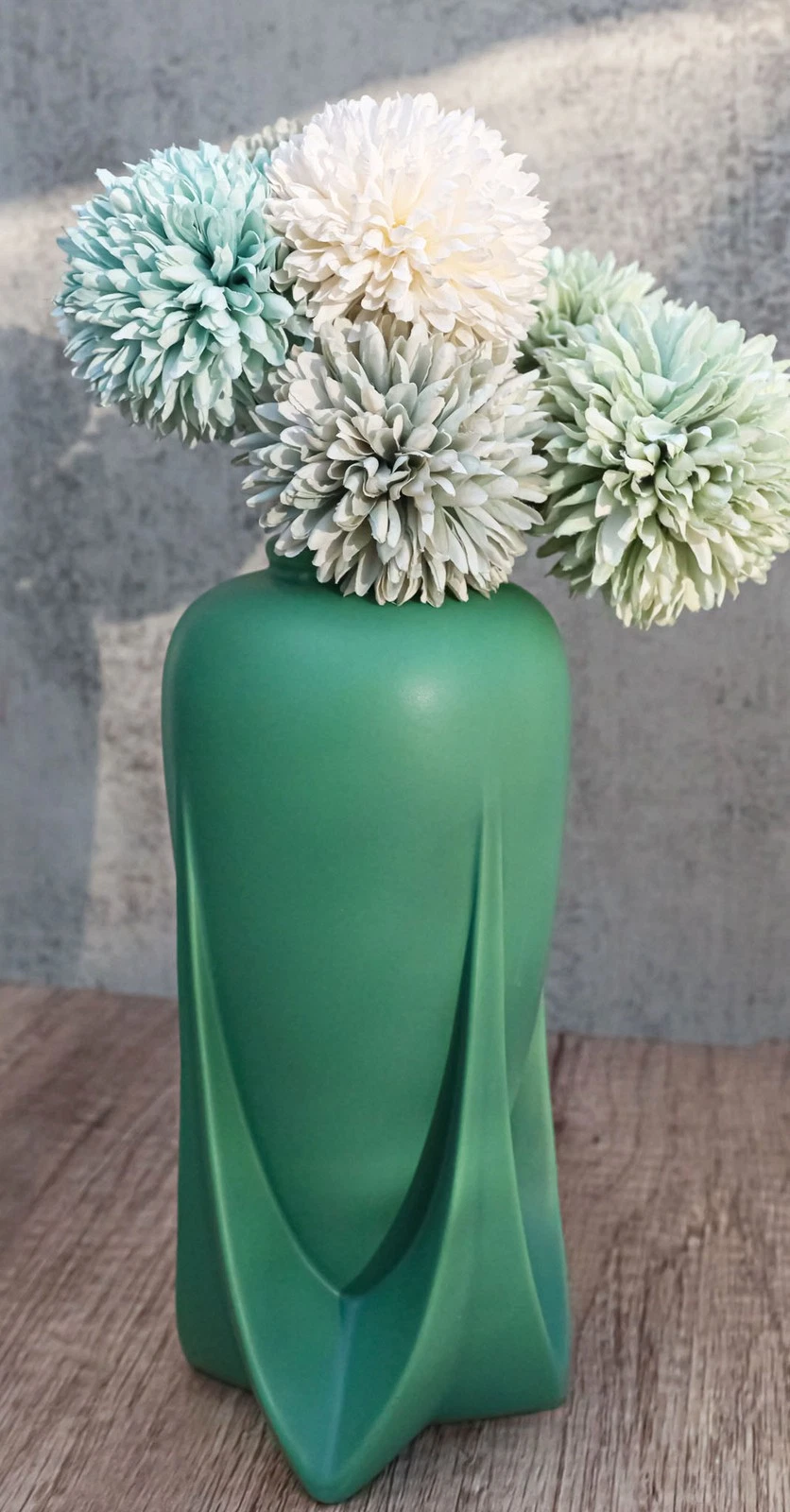 Ebros Teco Art Pottery by Frank Lloyd Wright Vase Reproduction (Rocket - Green)
Opens in a new windo