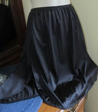 VTG VASSARETTE short 20" LINGERIE 11-122 BLACK 100 nylon 8" slit half slip sz L