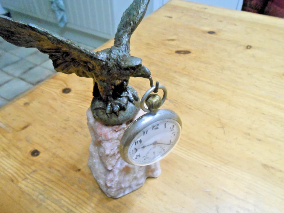 ANCIEN  AIGLE SUR SOCLE  PORTE  MONTRE GOUSSET - Photo 3/4